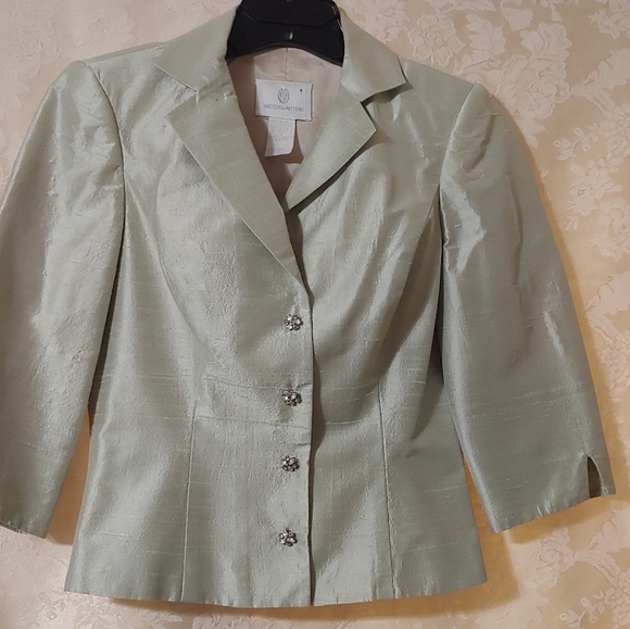 Dress suit - Picture 2 of 6